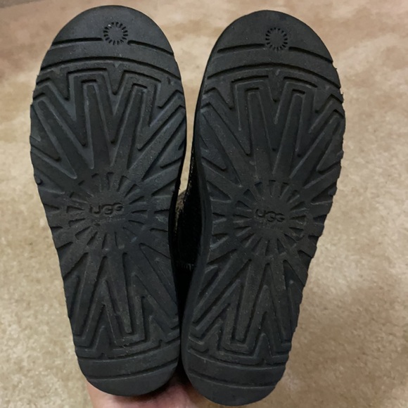 UGG Australia Classic Short Sparkles Boots Size 8 Color Black - Picture 13 of 14